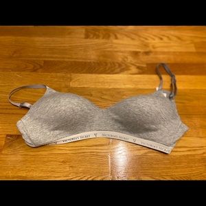 Gray Victoria’s Secret Wireless T-Shirt Bra 40DD
